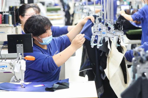 科技賦能打造智能工廠,將 私人定制 服裝搬上現代流水線