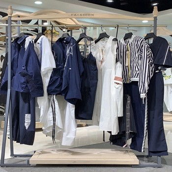 夏裝新款女裝外套批發(fā)中老年男女裝衣服批發(fā)女裝店黑板語(yǔ)錄